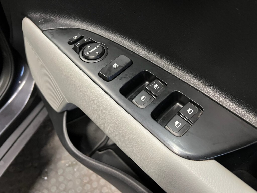 Used Kia Stonic 2018 for sale - 77820892: Photo 19