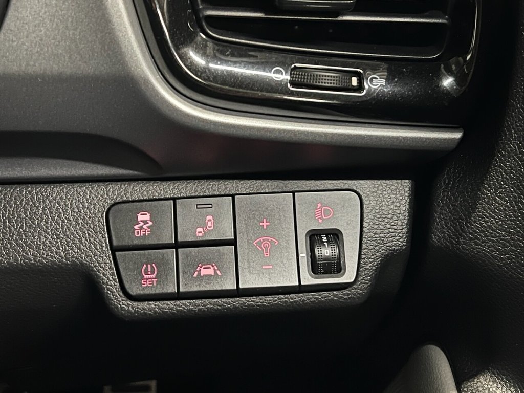 Used Kia Stonic 2018 for sale - 77820892: Photo 30