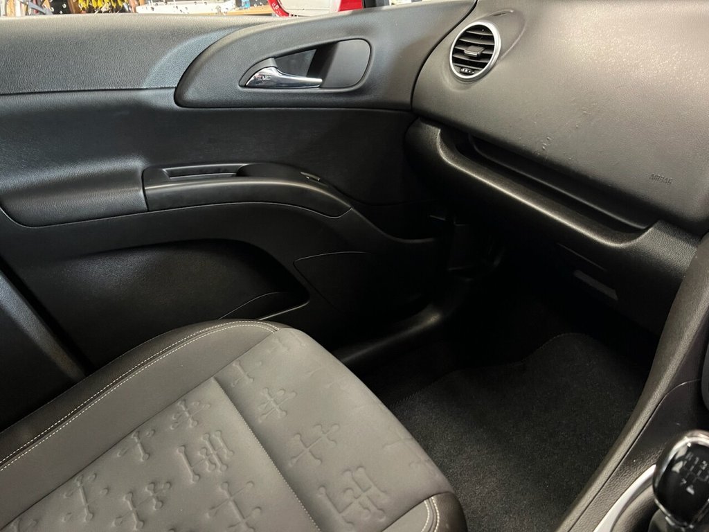 Used Vauxhall Meriva 2015 for sale - 76632039: Photo 32