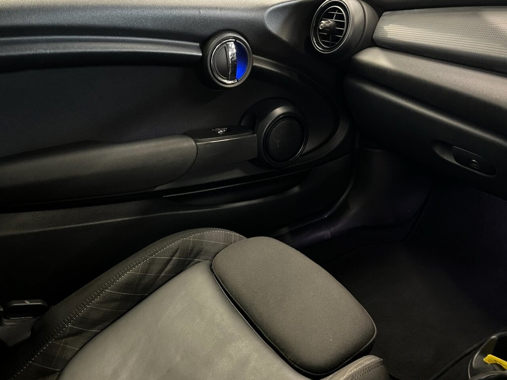 Used MINI Convertible 2018 for sale - 76395808: Photo 42