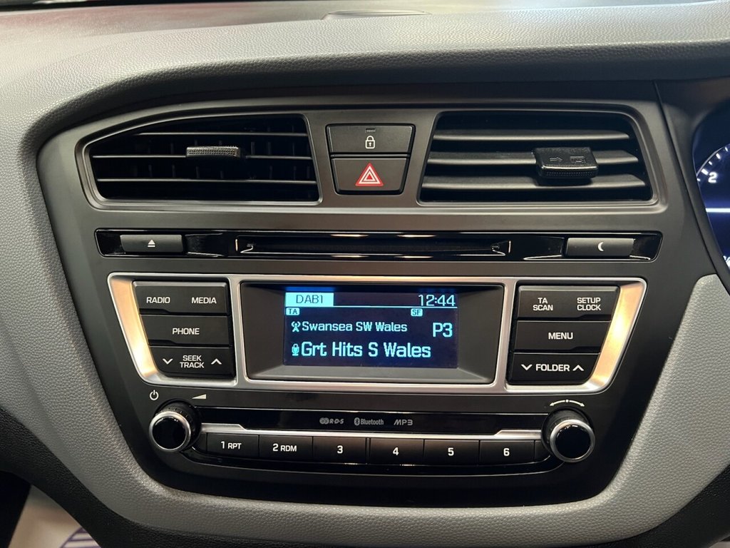 Used Hyundai i20 2017 for sale - 76546495: Photo 25