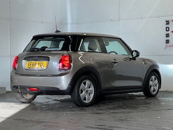 Used MINI Hatch 2019 for sale - 76386678: Photo