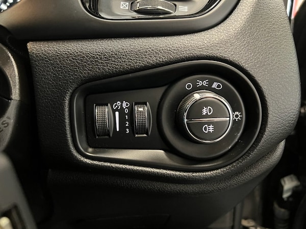 Used Jeep Renegade 2020 for sale - 75666513: Photo 34