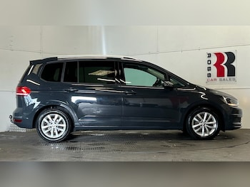 Used Volkswagen Touran 2017 for sale - 75923449: Photo