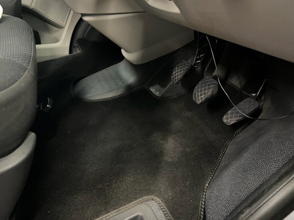 Used Volkswagen Transporter 2018 for sale - 75952944: Photo 28