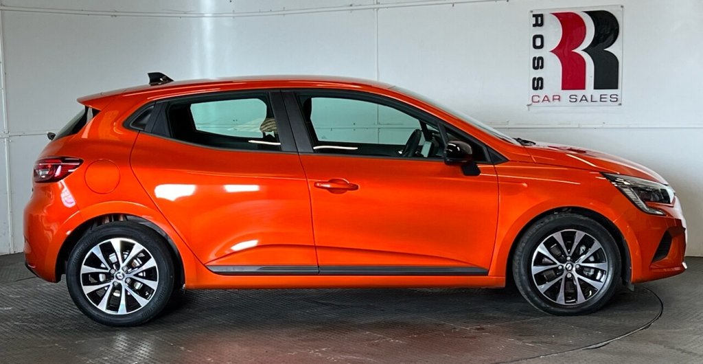 Used Renault Clio 2023 for sale - 78082270: Photo 2