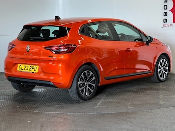 Used Renault Clio 2023 for sale - 78082270: Photo