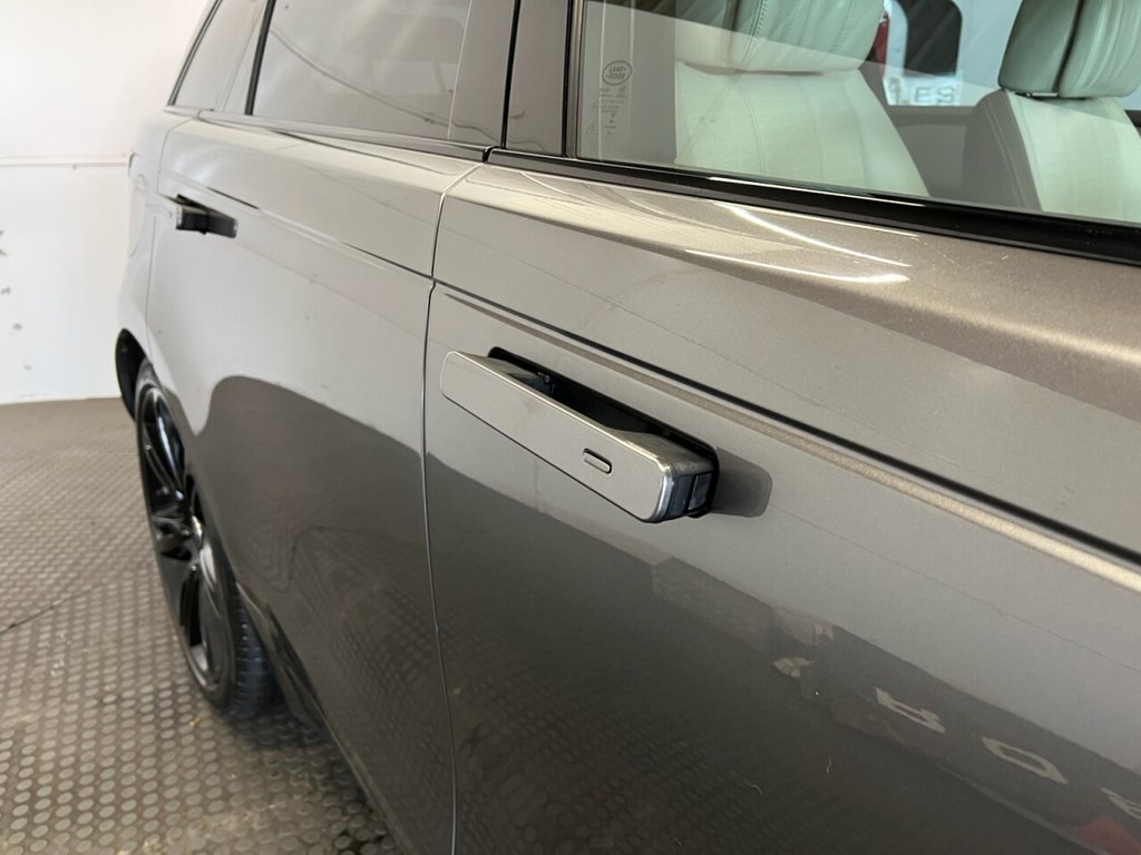 Used Land Rover Range Rover Velar 2017 for sale - 76686629: Photo 11