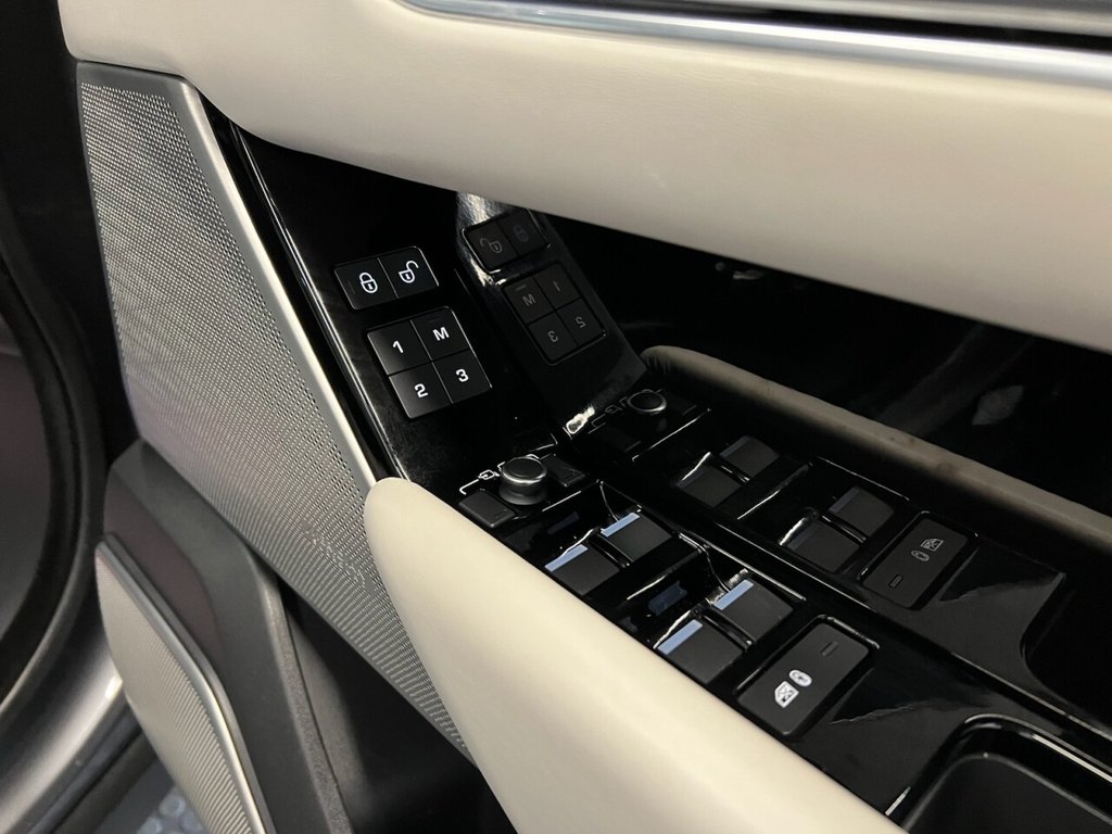 Used Land Rover Range Rover Velar 2017 for sale - 76686629: Photo 24