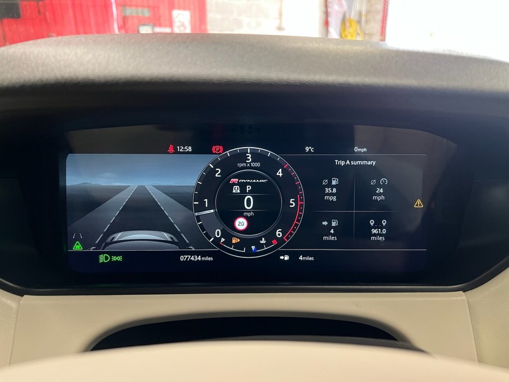 Used Land Rover Range Rover Velar 2017 for sale - 76686629: Photo 30