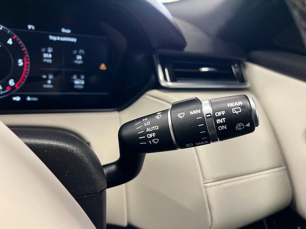 Used Land Rover Range Rover Velar 2017 for sale - 76686629: Photo 32