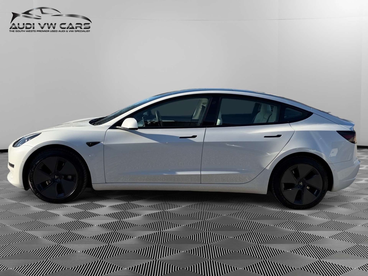 Used Tesla Model 3 2021 for sale - 76719578: Photo 2
