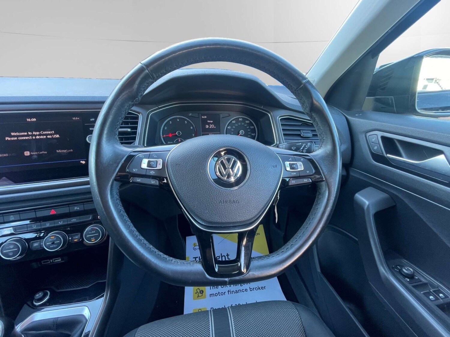 Used Volkswagen T-Roc 2018 for sale - 77937239: Photo 18