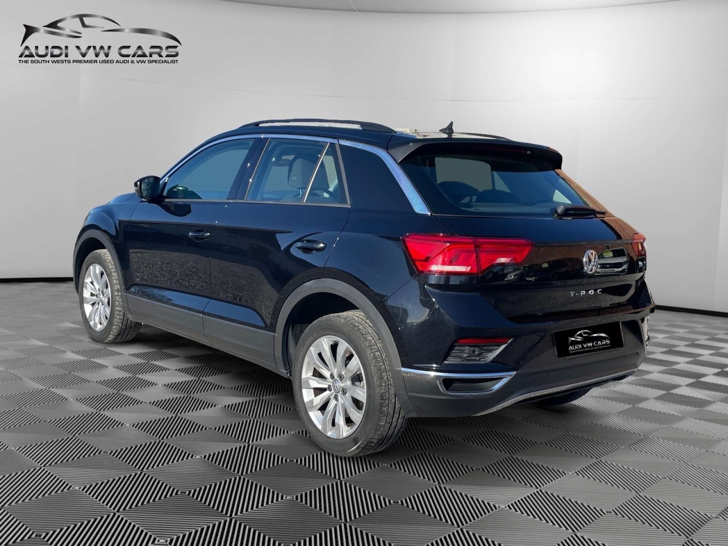Used Volkswagen T-Roc 2018 for sale - 77937239: Photo 3