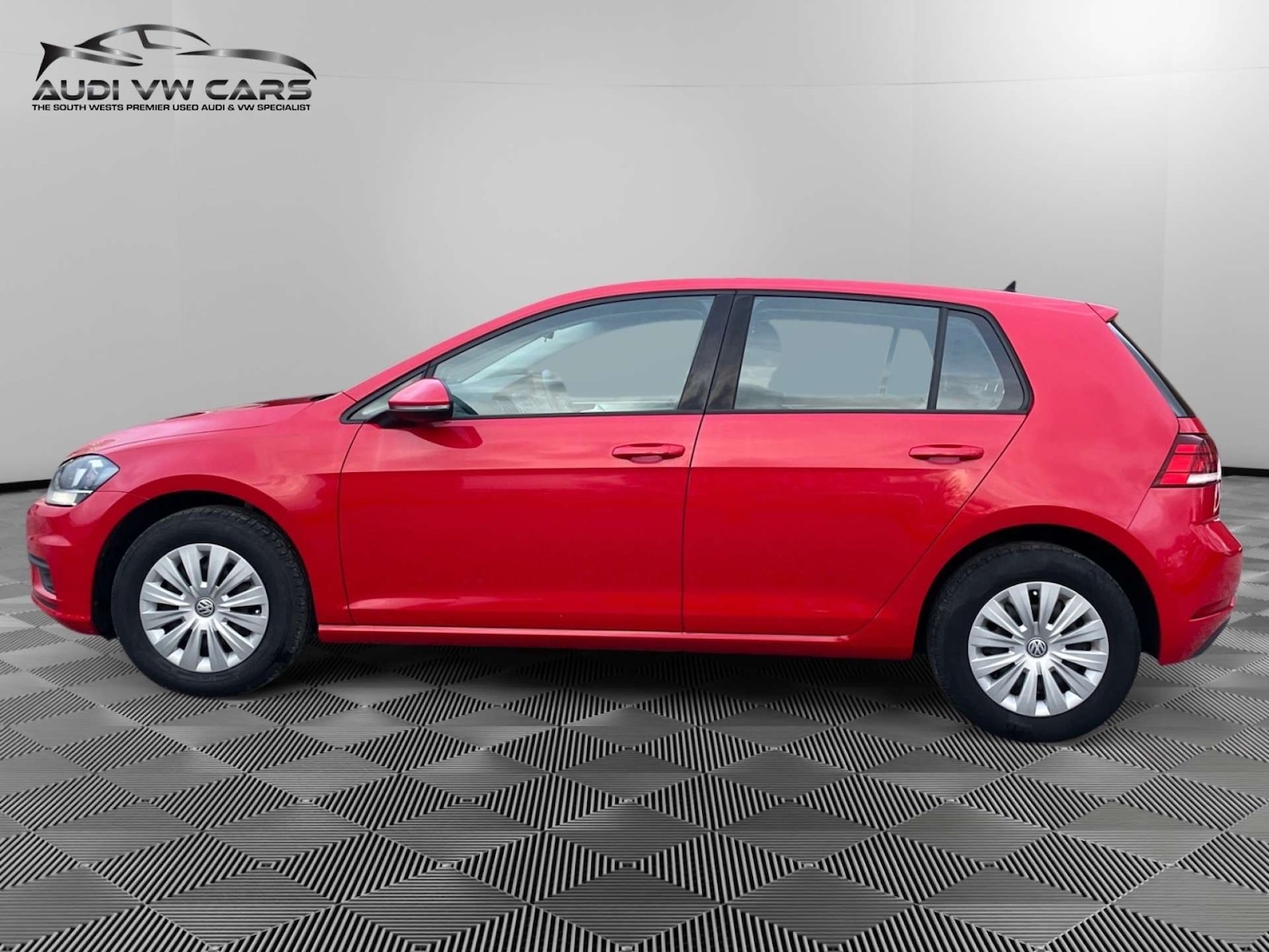 Used Volkswagen Golf 2019 for sale - 77621864: Photo 2