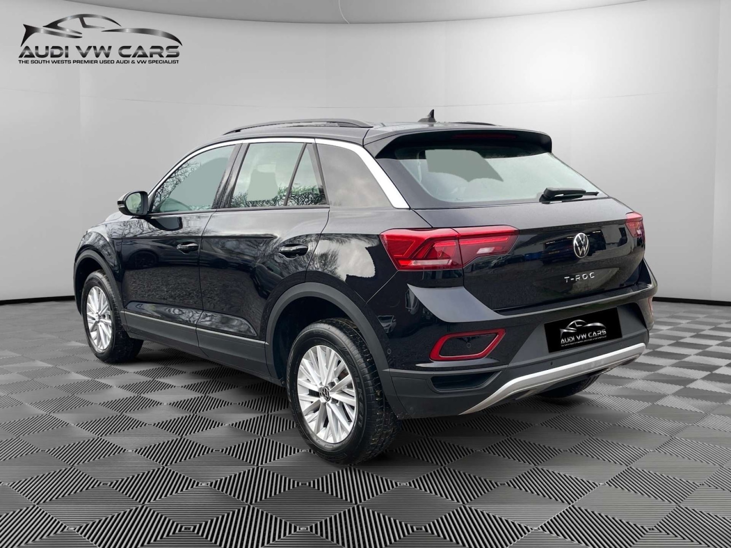 Used Volkswagen T-Roc 2024 for sale - 77398261: Photo 3
