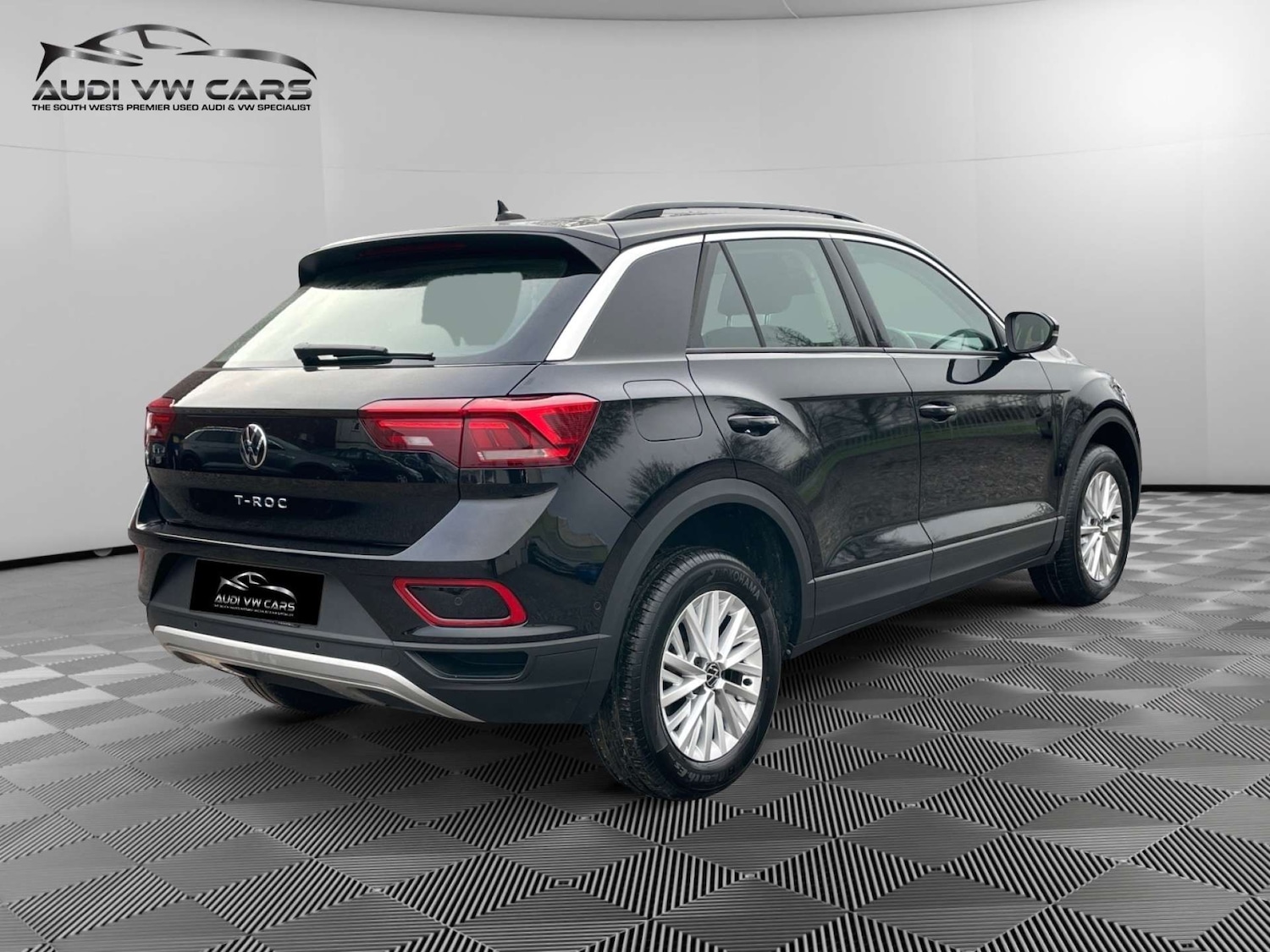 Used Volkswagen T-Roc 2024 for sale - 77398261: Photo 4