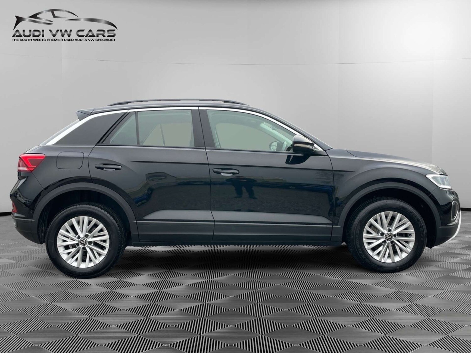 Used Volkswagen T-Roc 2024 for sale - 77398261: Photo 5
