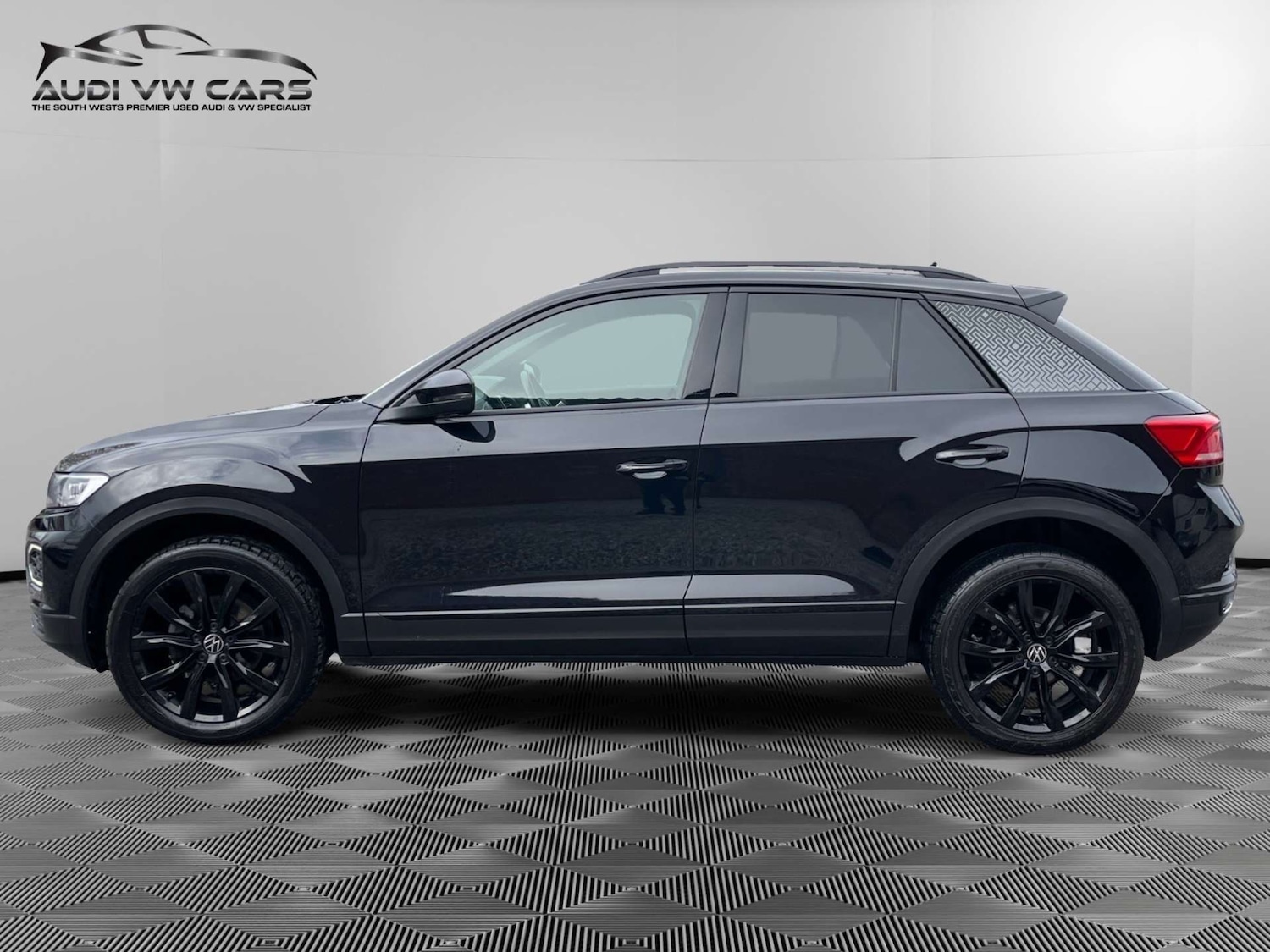 Used Volkswagen T-Roc 2021 for sale - 76829788: Photo 2