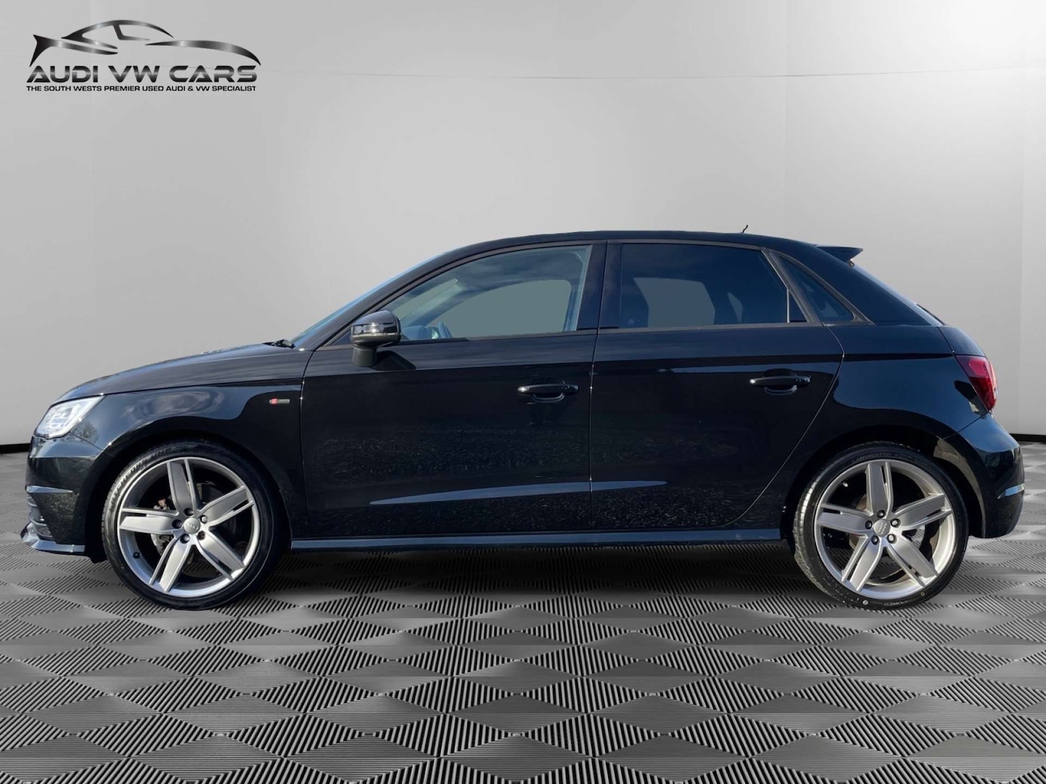 Used Audi A1 2018 for sale - 76719570: Photo 2