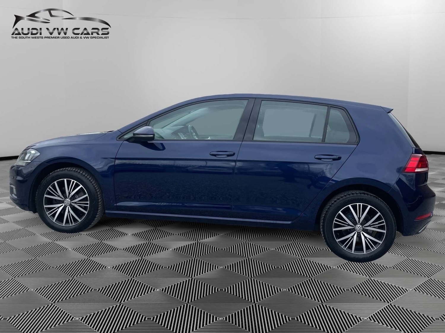 Used Volkswagen Golf 2017 for sale - 78098907: Photo 2