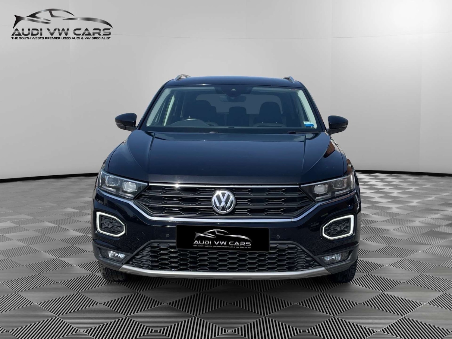 Used Volkswagen T-Roc 2018 for sale - 78202465: Photo 2