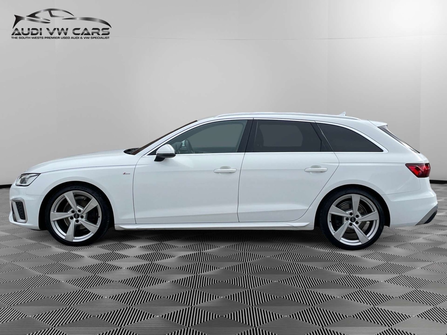 Used Audi A4 2020 for sale - 76719527: Photo 2