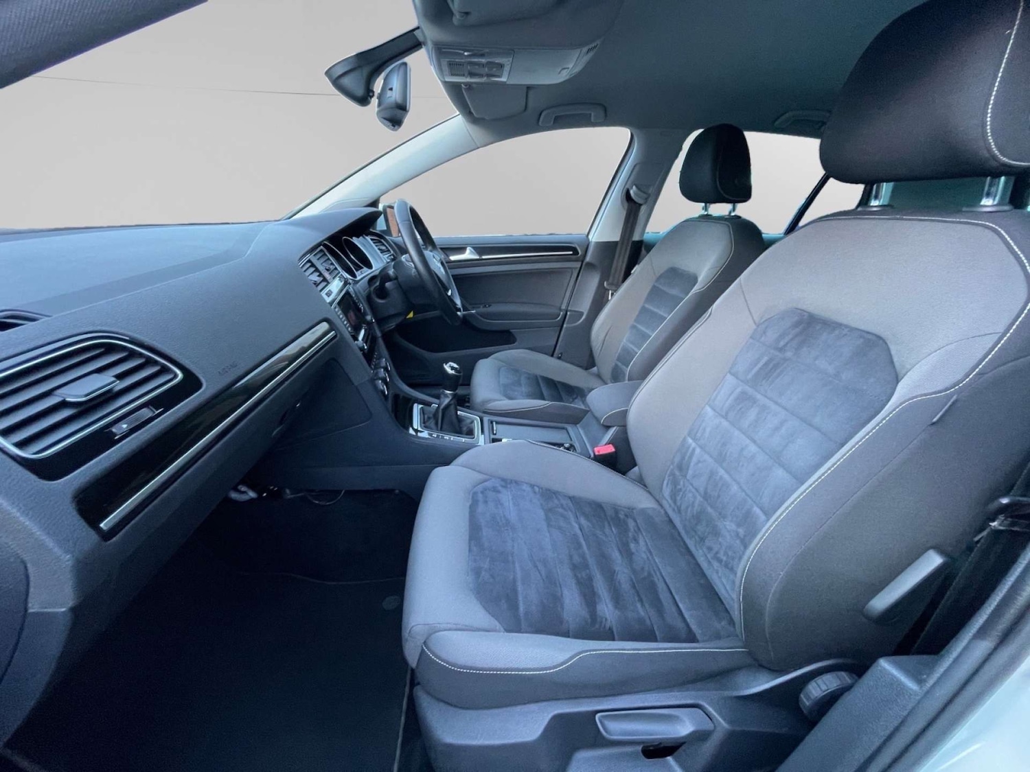 Used Volkswagen Golf 2014 for sale - 76829792: Photo 5