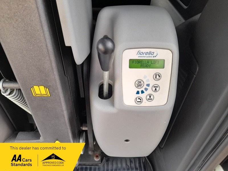 Used Volkswagen Caravelle 2018 for sale - 76346159: Photo 25