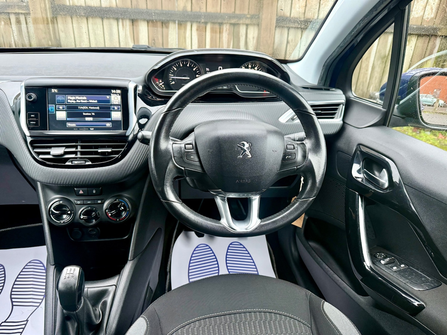 Used Peugeot 208 2015 for sale - 77423752: Photo 30