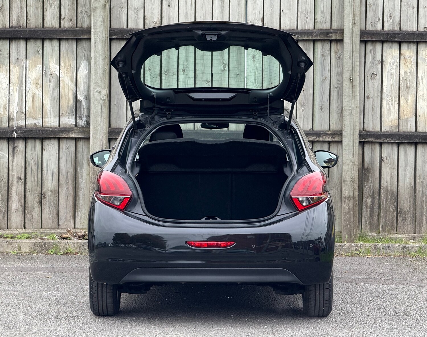 Used Peugeot 208 2015 for sale - 76355463: Photo 13