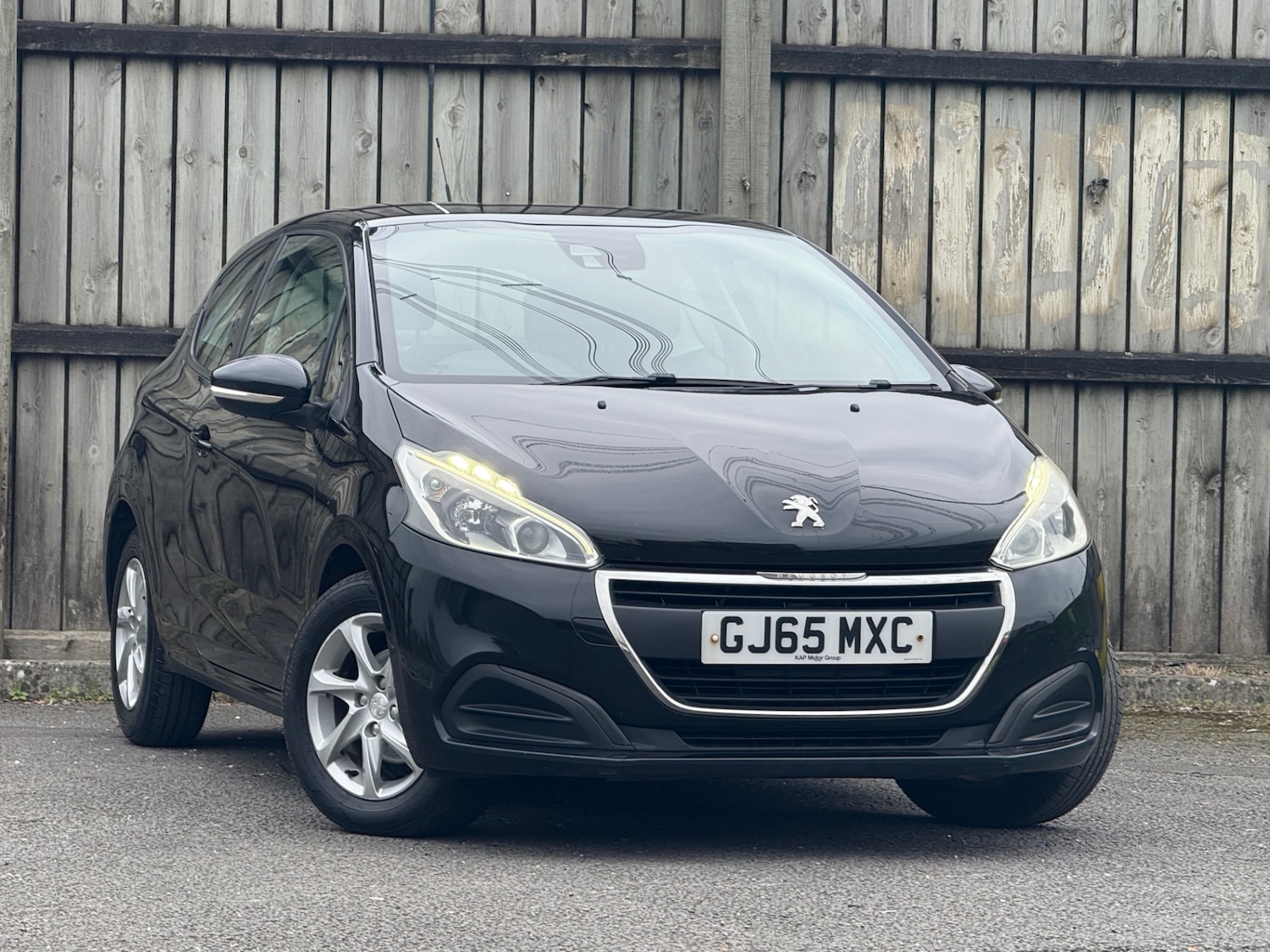 Used Peugeot 208 2015 for sale - 76355463: Photo 2
