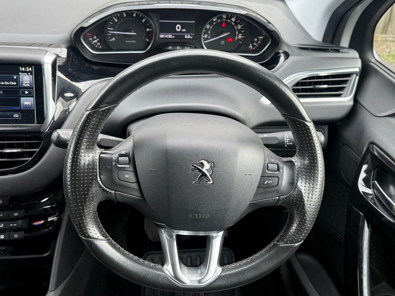 Used Peugeot 208 2014 for sale - 76413403: Photo 14