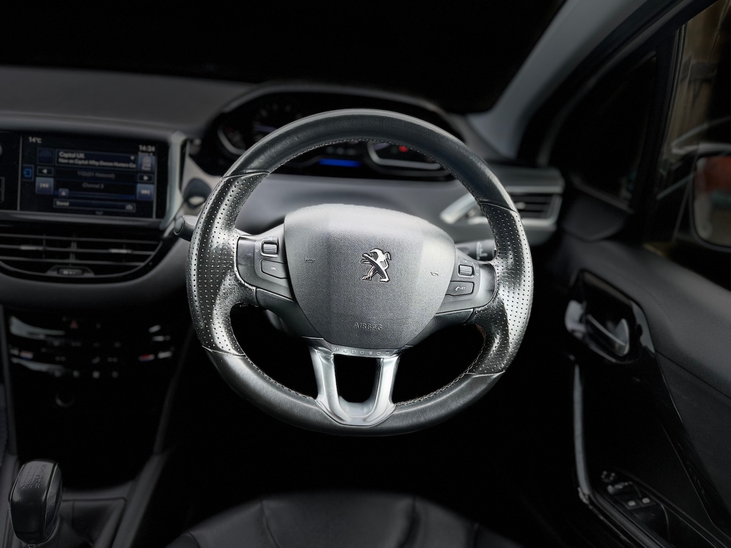 Used Peugeot 208 2014 for sale - 76413403: Photo 16