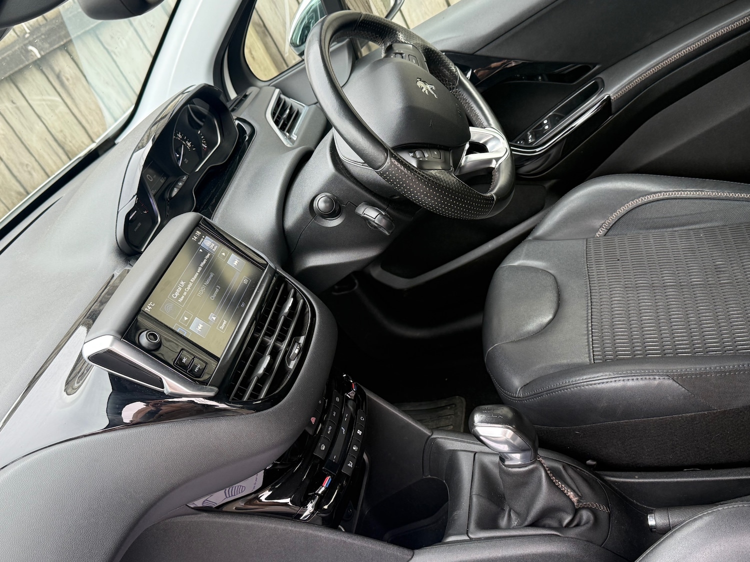 Used Peugeot 208 2014 for sale - 76413403: Photo 25