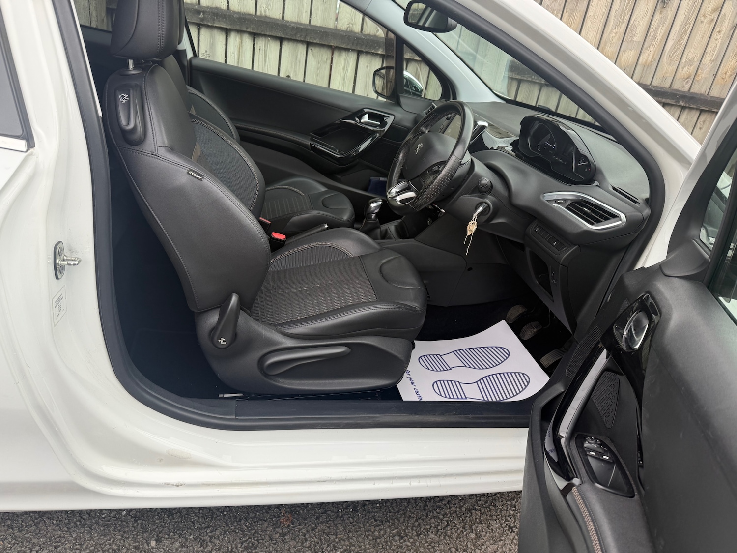 Used Peugeot 208 2014 for sale - 76413403: Photo 28