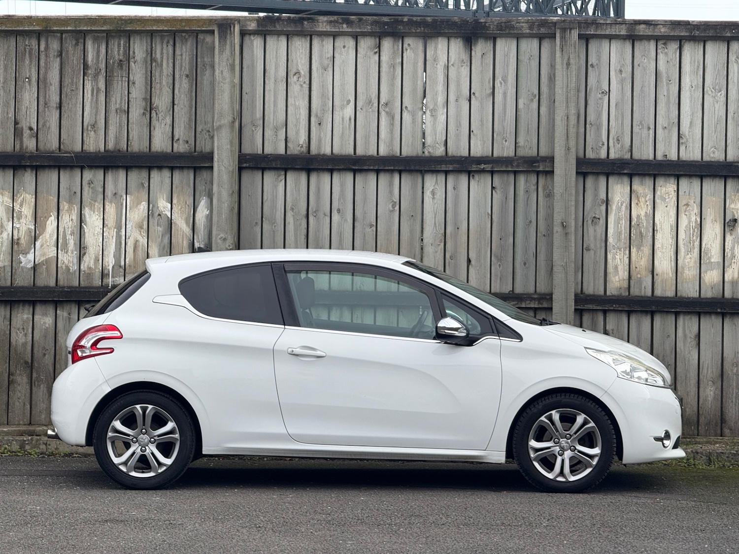 Used Peugeot 208 2014 for sale - 76413403: Photo 6