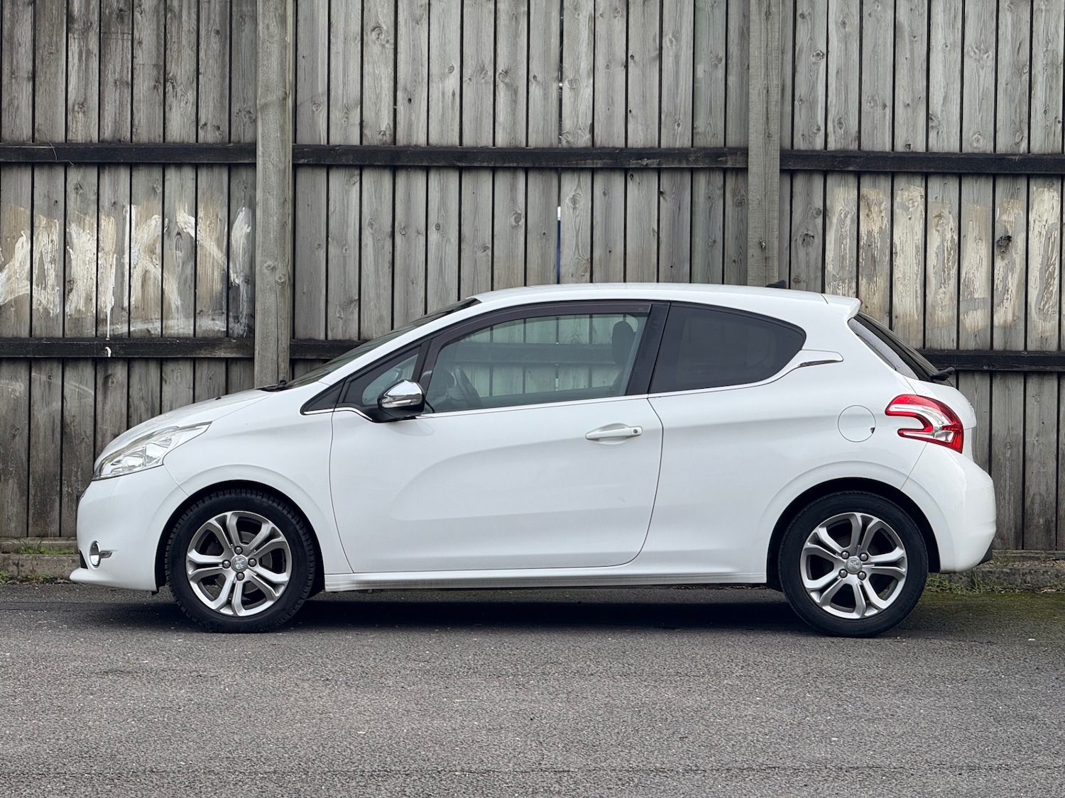 Used Peugeot 208 2014 for sale - 76413403: Photo 7