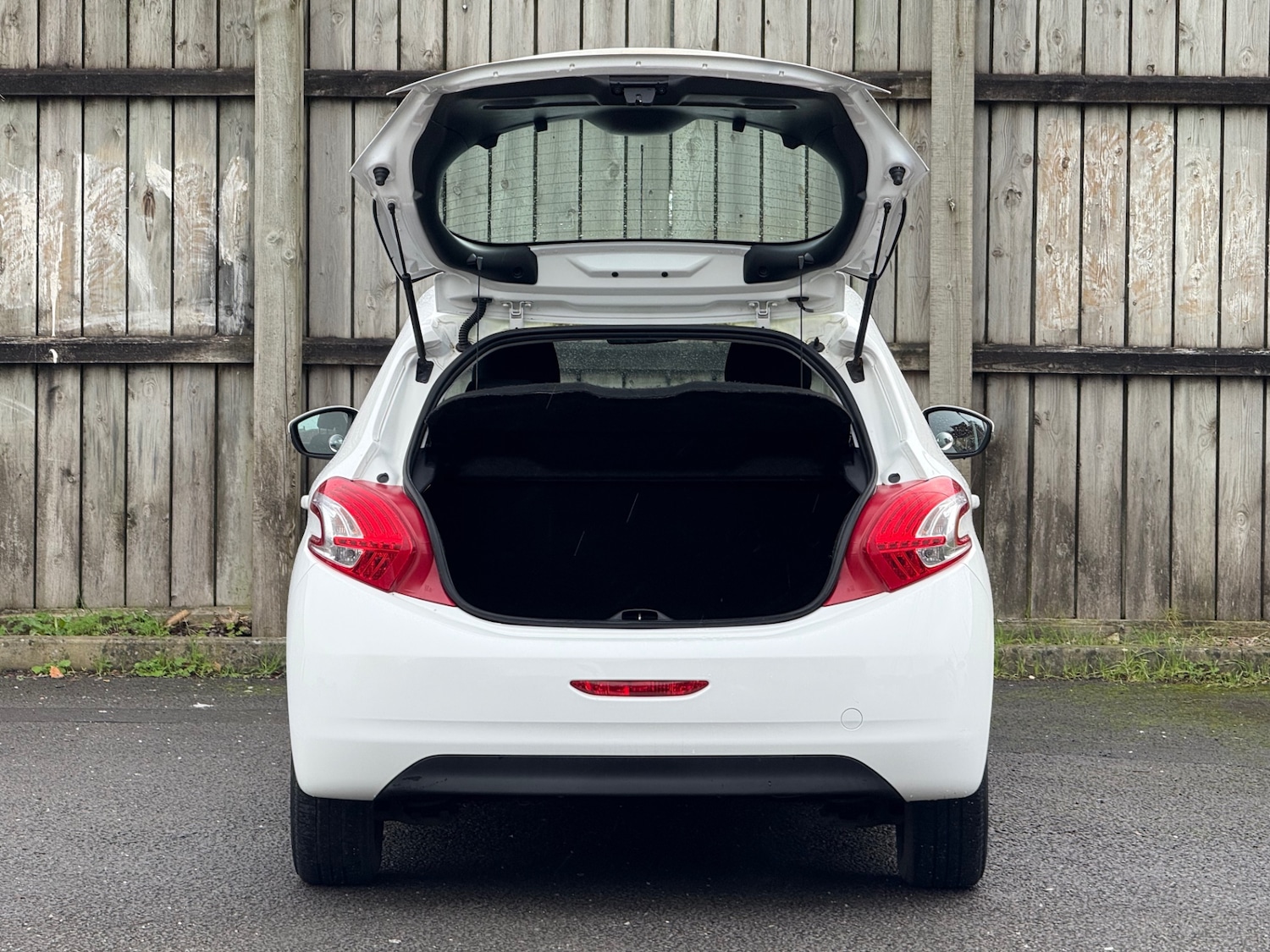 Used Peugeot 208 2012 for sale - 76525932: Photo 13