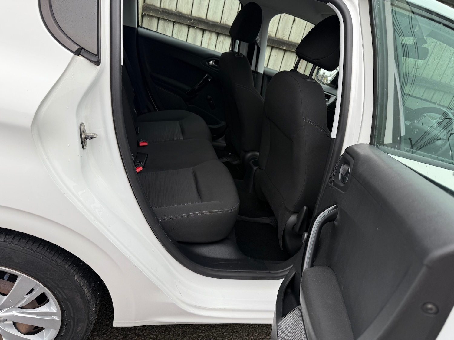 Used Peugeot 208 2012 for sale - 76525932: Photo 24