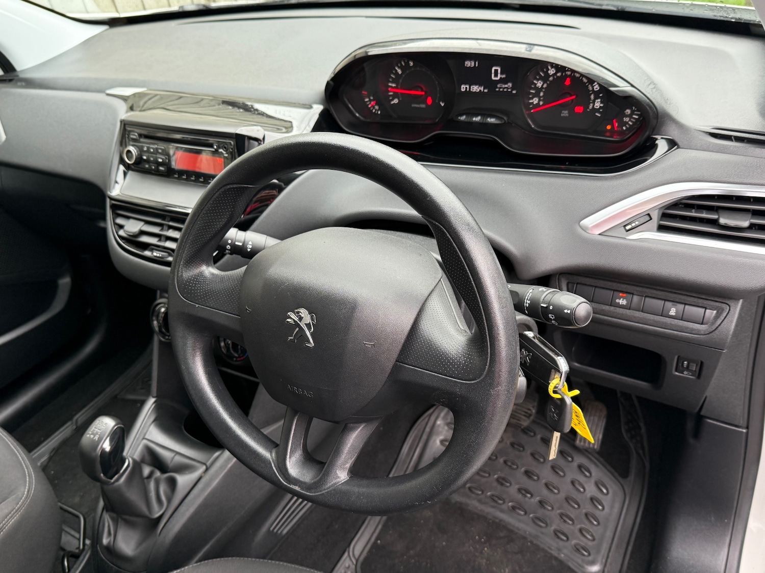 Used Peugeot 208 2012 for sale - 76525932: Photo 25