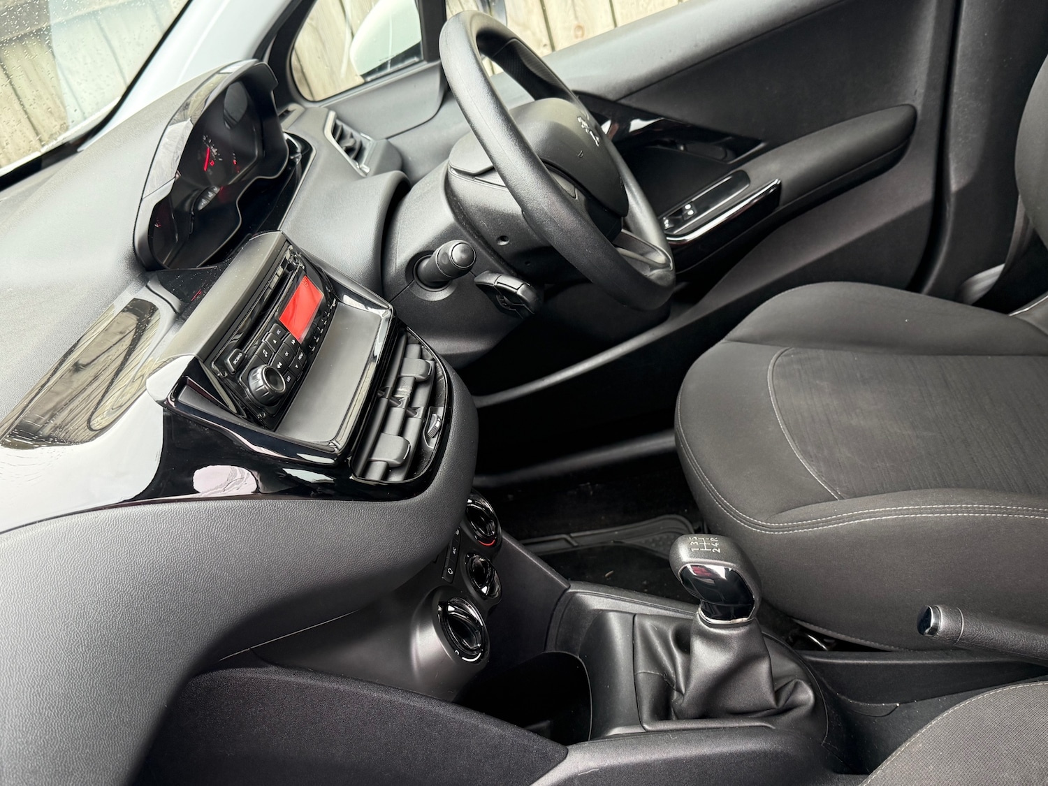 Used Peugeot 208 2012 for sale - 76525932: Photo 26