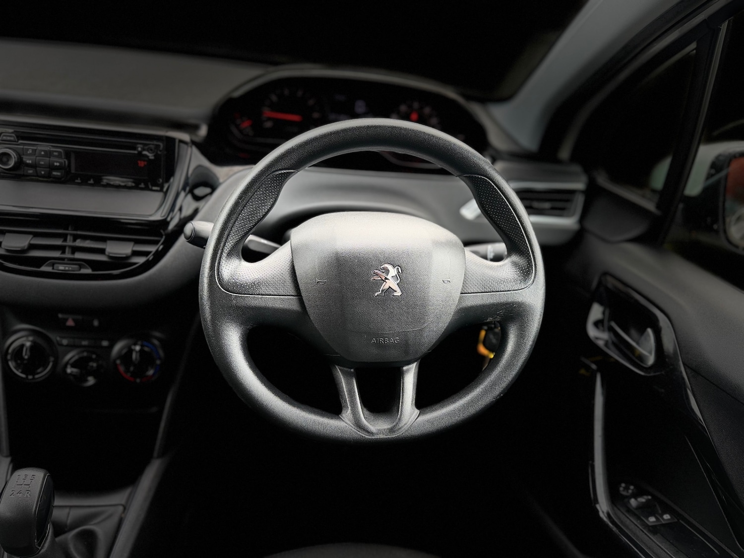 Used Peugeot 208 2012 for sale - 76525932: Photo 30