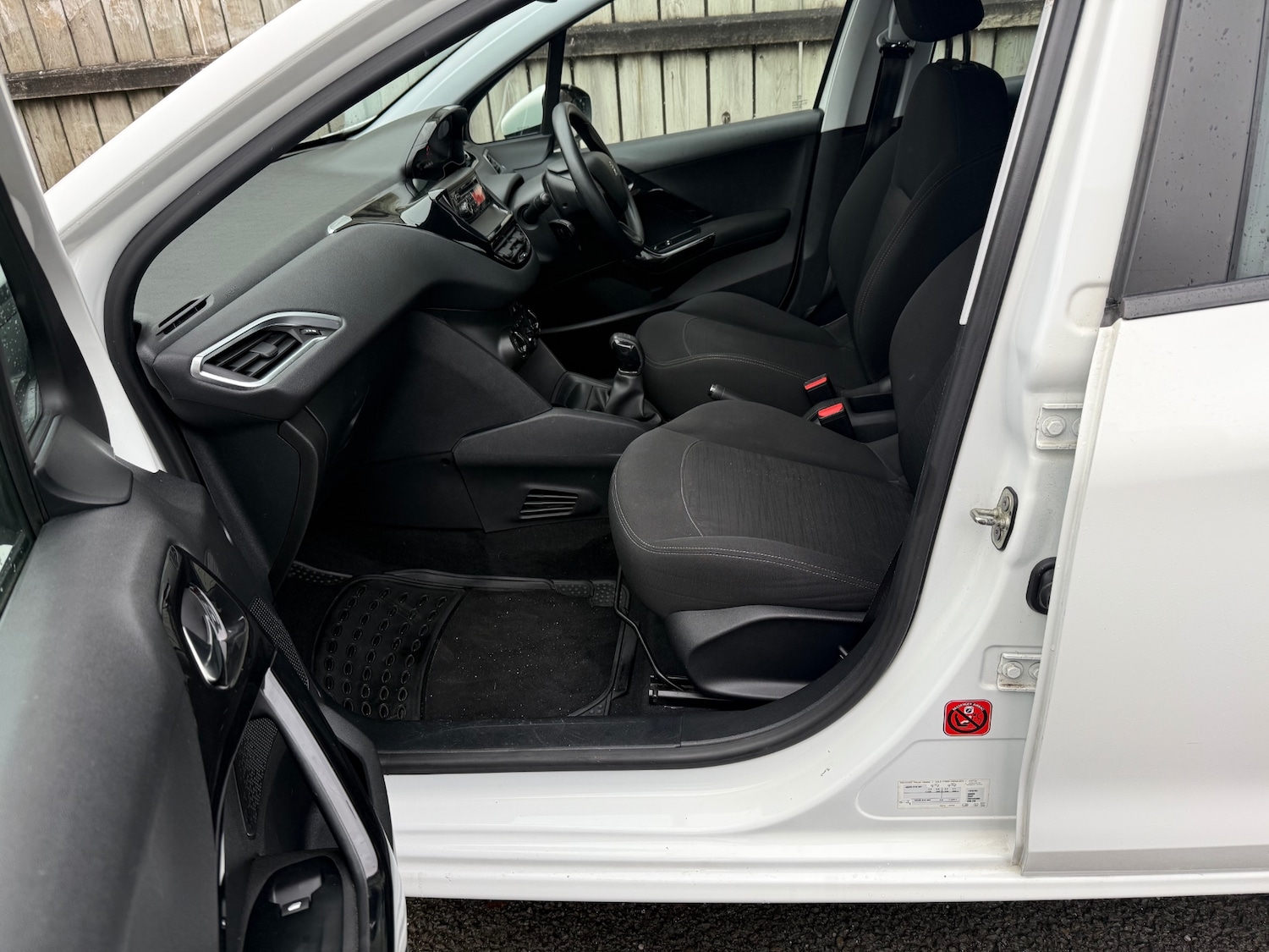 Used Peugeot 208 2012 for sale - 76525932: Photo 32