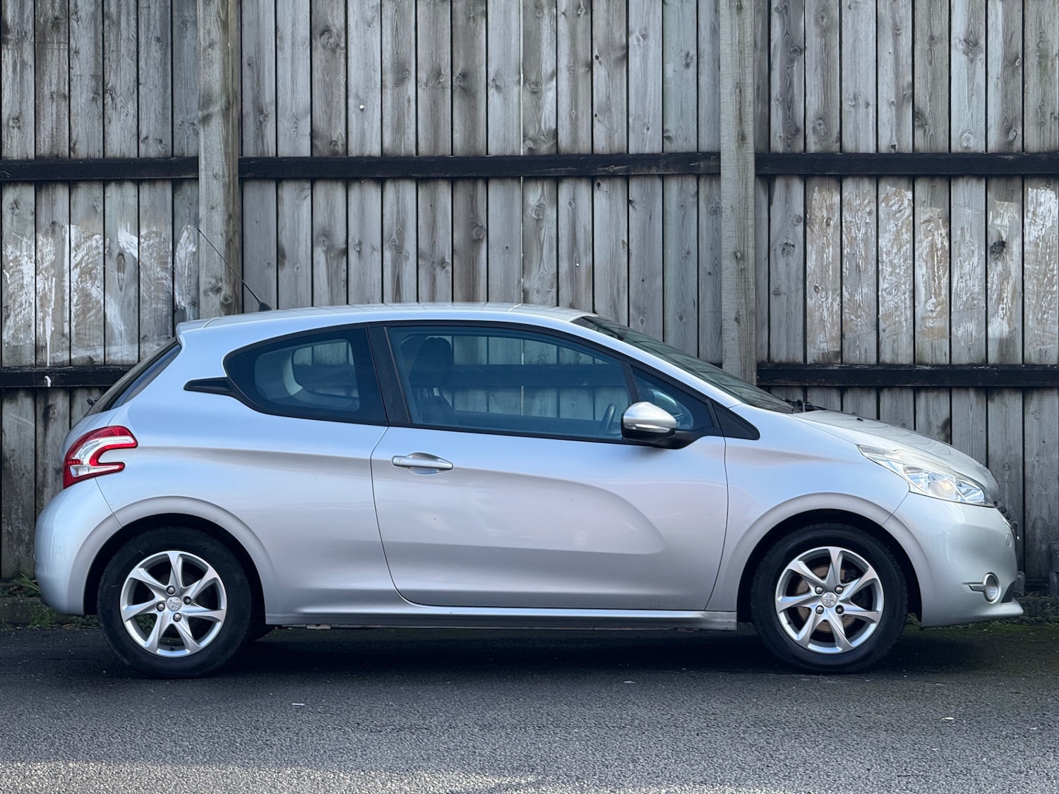 Used Peugeot 208 2013 for sale - 77522277: Photo 2
