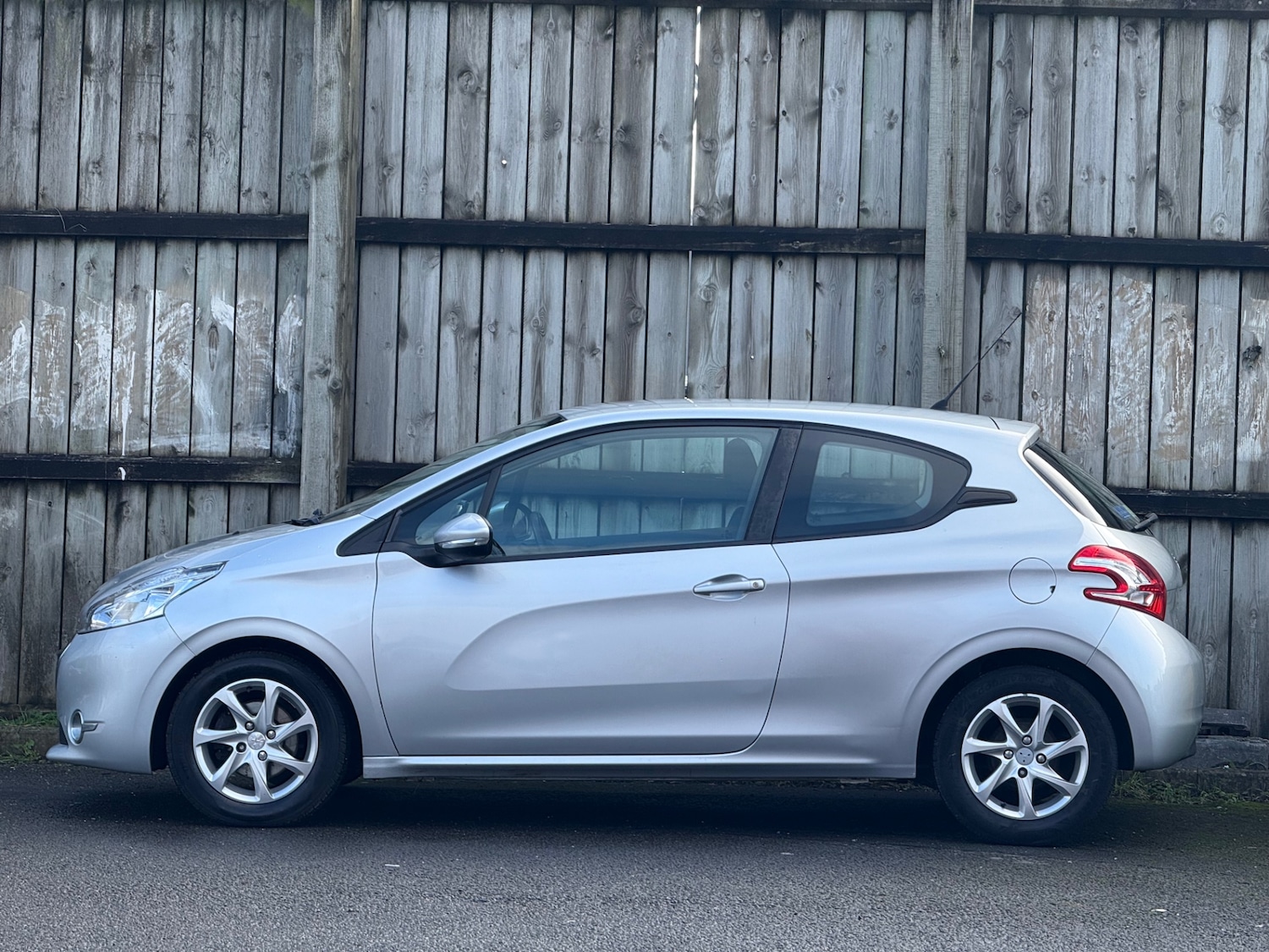 Used Peugeot 208 2013 for sale - 77522277: Photo 5