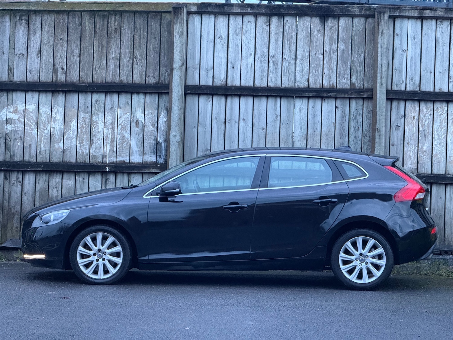 Used Volvo V40 2015 for sale - 77547745: Photo 10