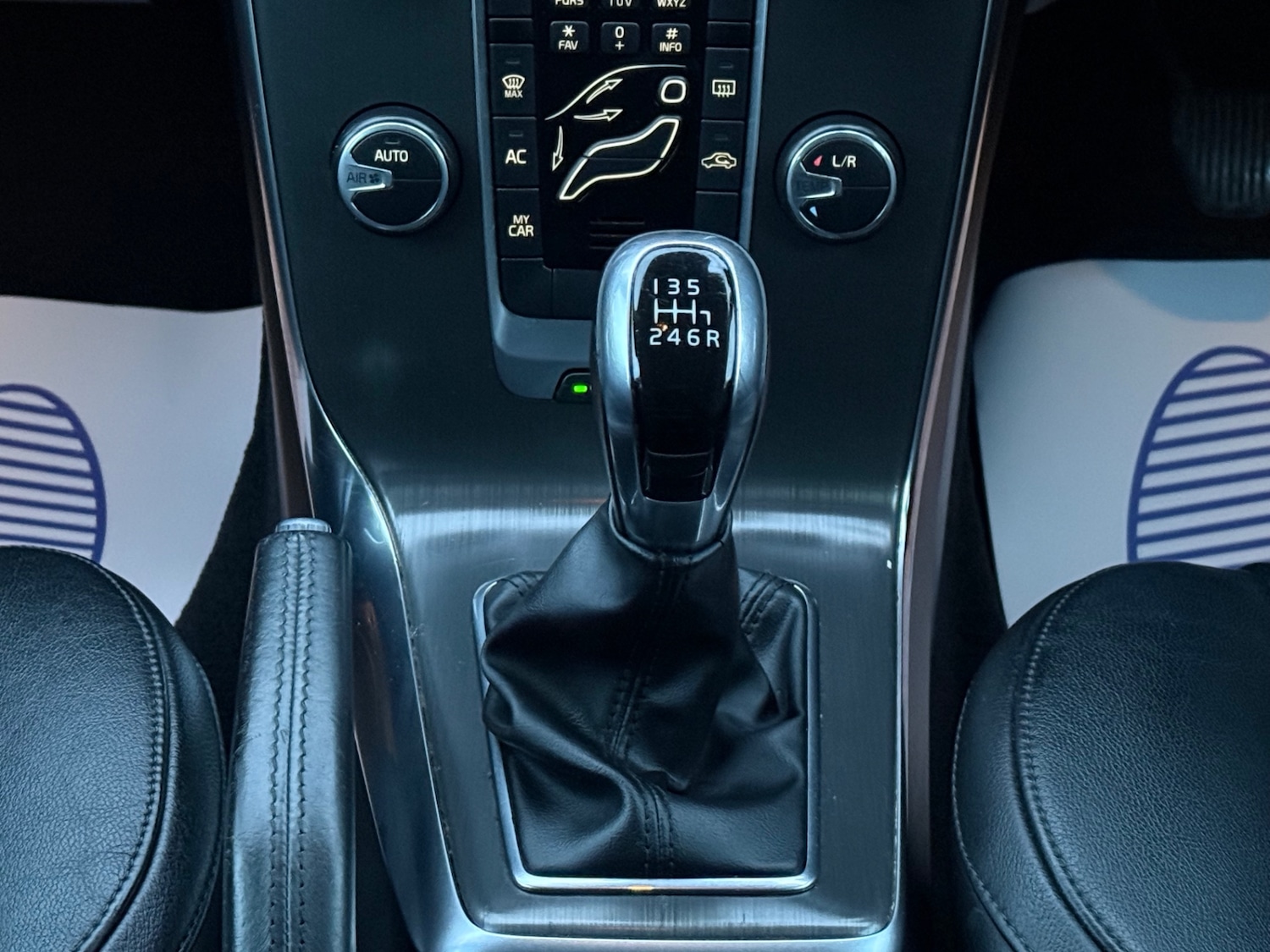 Used Volvo V40 2015 for sale - 77547745: Photo 17