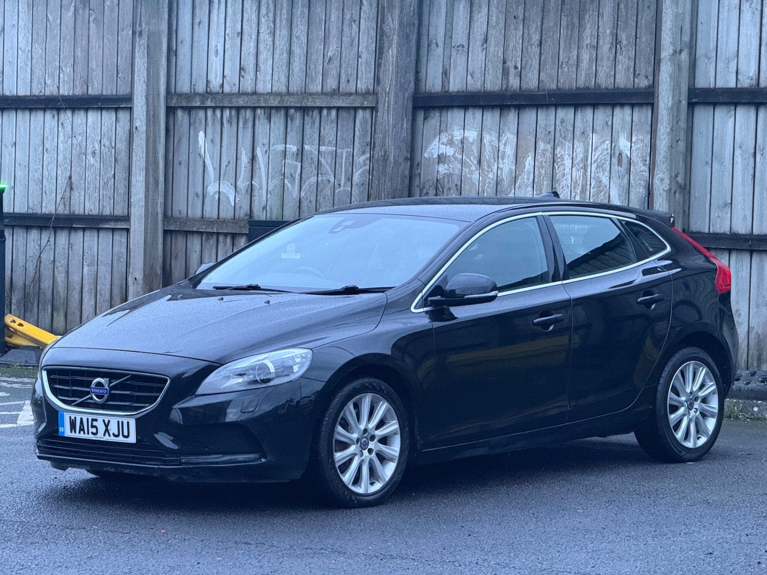 Used Volvo V40 2015 for sale - 77547745: Photo 8