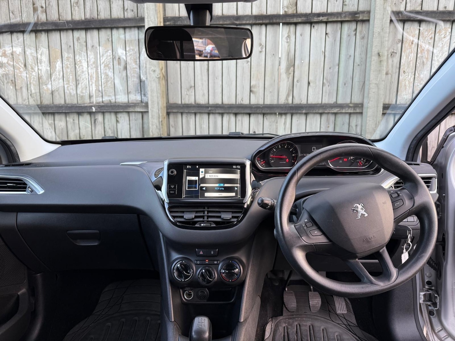 Used Peugeot 208 2014 for sale - 77163988: Photo 10